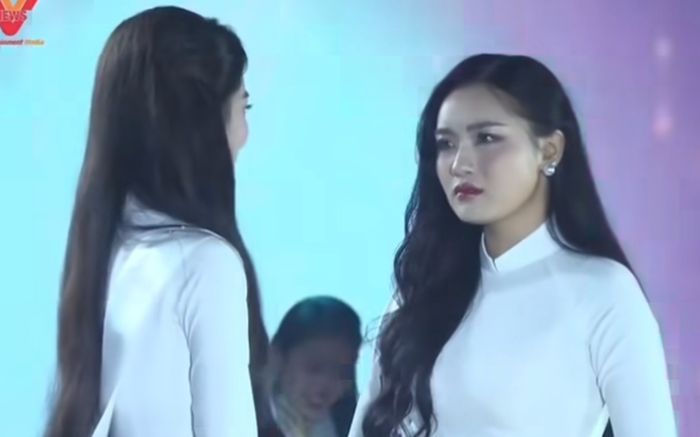 Biểu cảm gây chú ý của một Á hậu ở thời khắc đăng quang