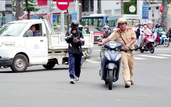 Từ 1/1/2025, học sinh bao nhiêu tuổi được lái xe gắn máy dưới 50 phân khối?