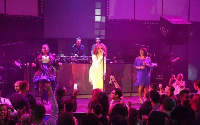 Tiếc thương nữ ca sĩ nổi tiếng qua đời ở tuổi 78, từng là Hiệu trưởng trường Trung học