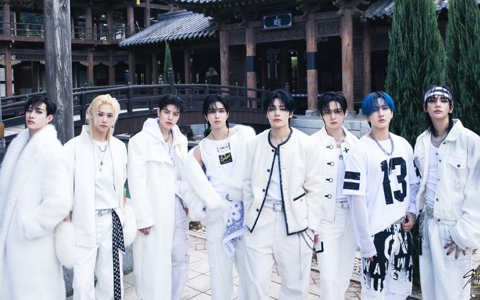 Stray Kids sánh ngang với BTS