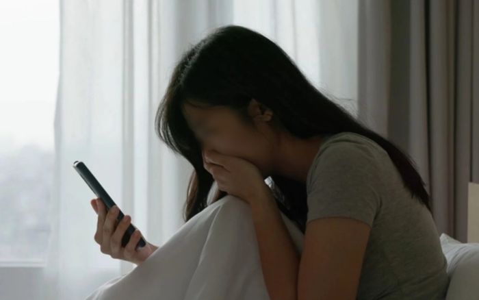 Tin lời shipper đã bỏ hàng vào nhà, cô gái dại dột quét mã QR liền 'bay' 100 triệu đồng