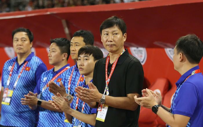 HLV Kim Sang Sik có làm tốt hơn HLV Park Hang Seo?