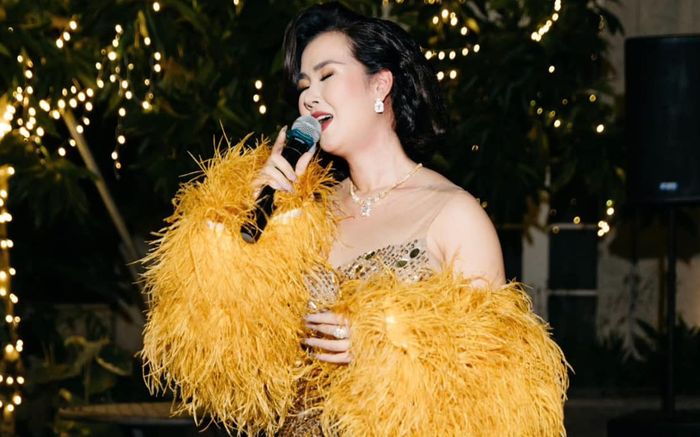 Võ Hạ Trâm 'lòng như lửa đốt' vì con trai út phải đi viện cấp cứu