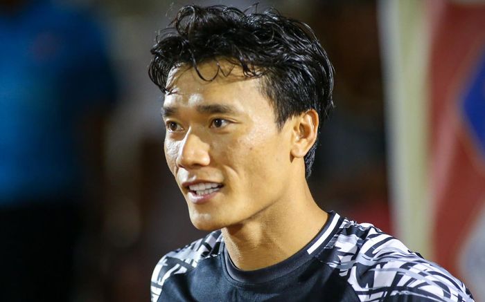 Thủ môn Bùi Tiến Dũng xúc động hứa nỗ lực hết mình