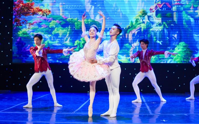 Chùm ảnh: Hấp dẫn những màn trình diễn vũ kịch giao thoa giữa phương Tây và Á Đông