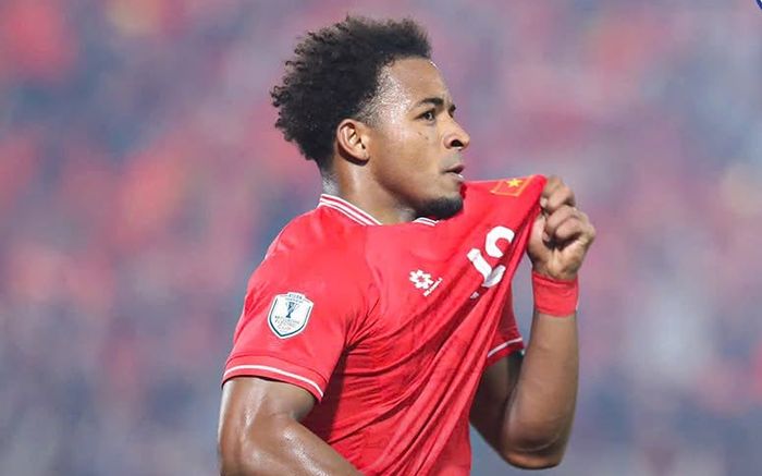 Nguyễn Xuân Son xuất sắc đưa tuyển Việt Nam vào chung kết