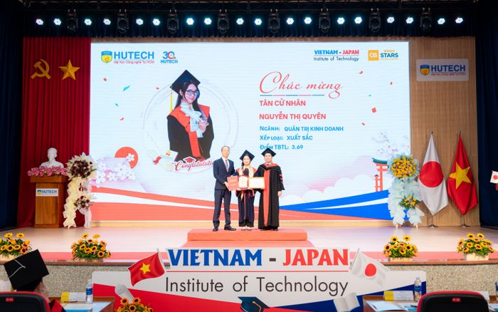 Tân cử nhân chương trình Việt - Nhật HUTECH và bài phát biểu chạm đến trái tim