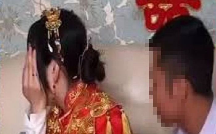 Chồng trẻ 30 tuổi cưới vợ 47, đòi ly hôn ngay đêm tân hôn vì nhìn thấy mặt mộc của cô dâu