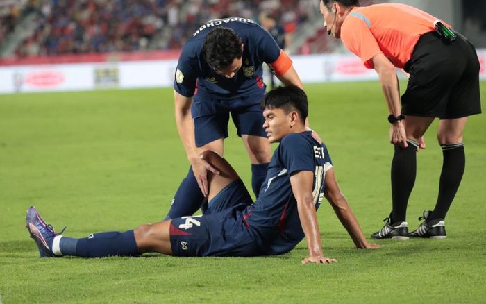 Hai ngôi sao quan trọng của tuyển Thái Lan nhập viện trước chung kết