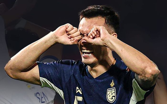 Hành động chế giễu và ngạo mạn của trung vệ tuyển Thái Lan