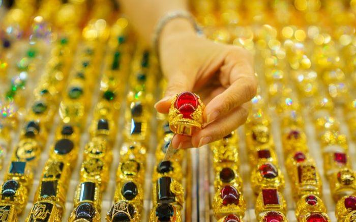 Giá vàng hôm nay (4/12): Bật tăng bất ngờ