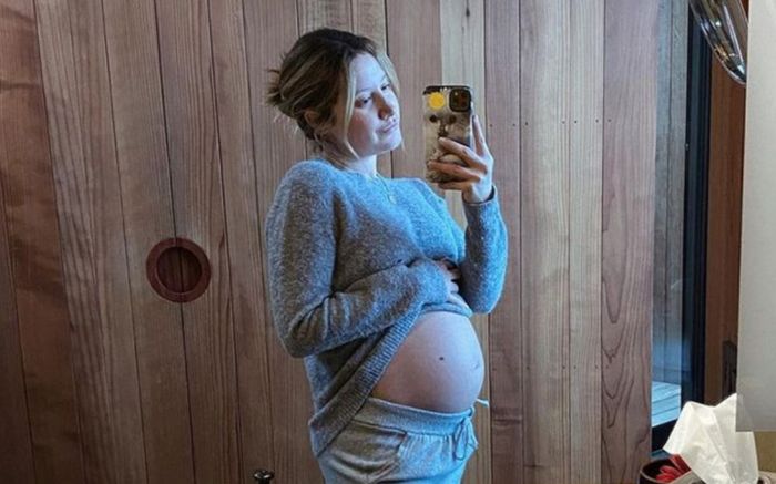 Nữ người mẫu mang thai bị tấn công