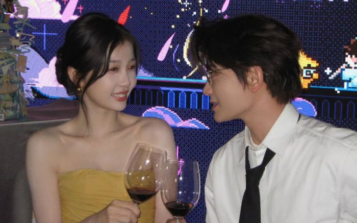 Đinh Vũ Hề và Ngu Thư Hân công khai 'vật định tình', xác nhận tin hẹn hò?