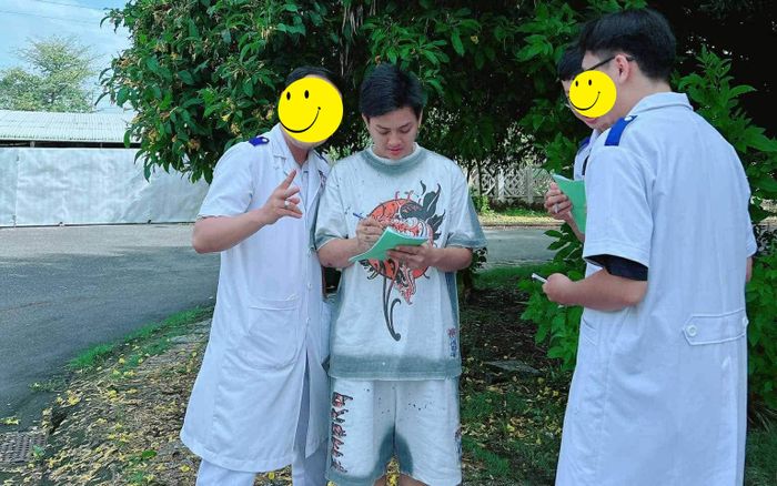 Rộ ảnh Hoài Lâm trong bệnh viện, thần sắc gây chú ý