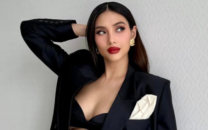 Võ Hoàng Yến chưa về dáng sau sinh