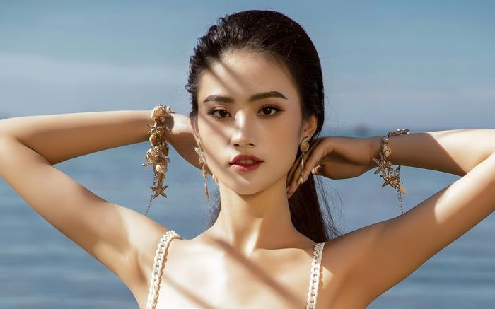 Clip Hoa hậu Ý Nhi tập thể dục gây chú ý