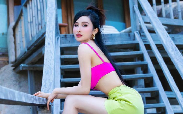 Ảnh vợ Minh Nhựa mặc đồ xuyên thấu gây sốt