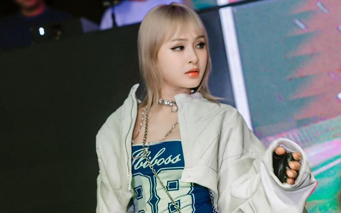 Bị mỉa mai trên livestream, Hiền Hồ: 'Tôi làm gì còn liêm sỉ mà rớt'