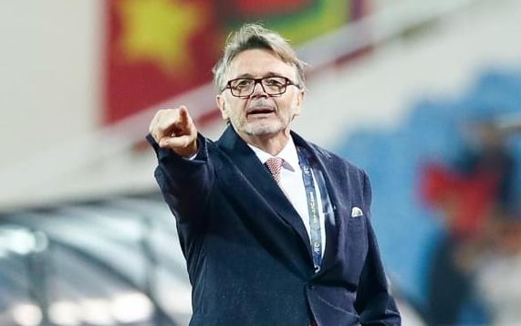 HLV Troussier về Pháp