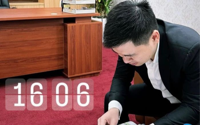 Ông xã Đỗ Mỹ Linh vô tình để lộ màn hình điện thoại, là một nhân vật đặc biệt