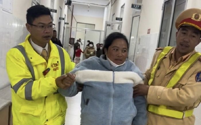 2 chiến sĩ CSGT kịp thời đưa sản phụ đến bệnh viện sinh con