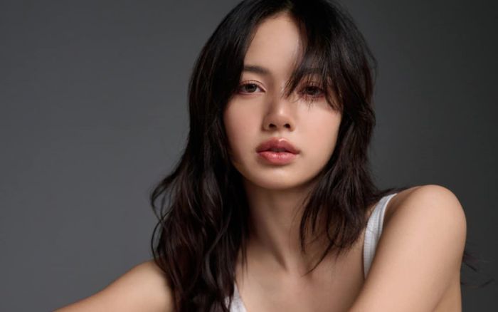 Vừa thành lập công ty, Lisa nối gót Jisoo và Jennie đi đóng phim