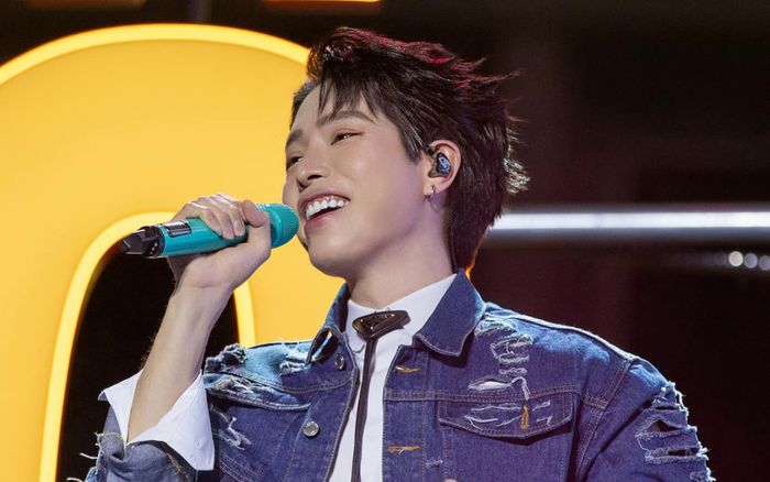 Bận bịu chạy show, Đức Phúc vẫn tranh thủ chuẩn bị quà tặng 'người quan trọng'