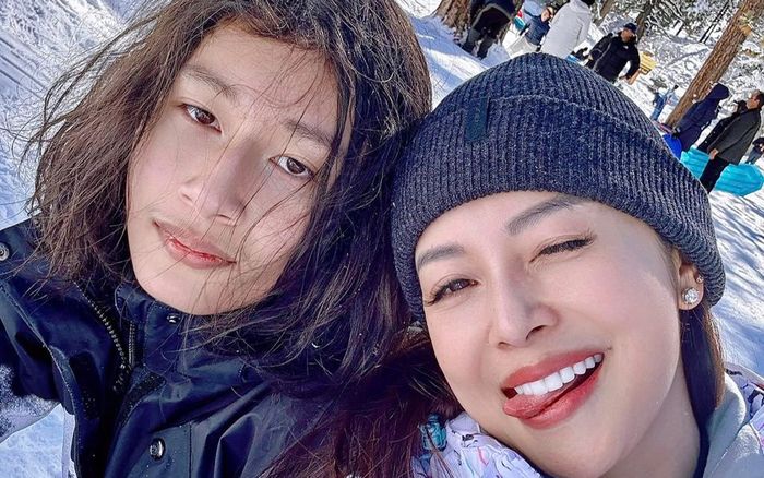 Con trai Jennifer Phạm du Xuân cùng gia đình, diện mạo thanh niên điển trai gây chú ý