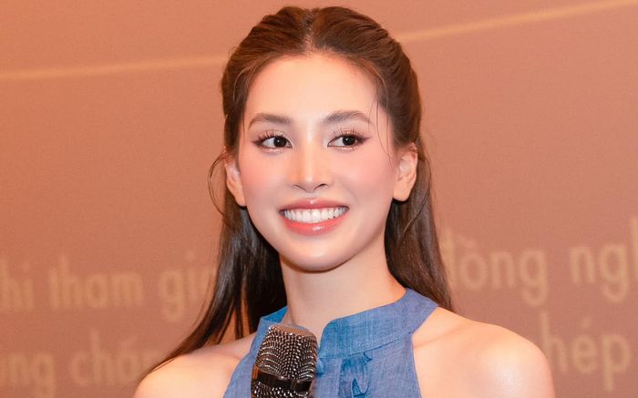 Đồng nghiệp tung 'hint' Tiểu Vy đang hẹn hò