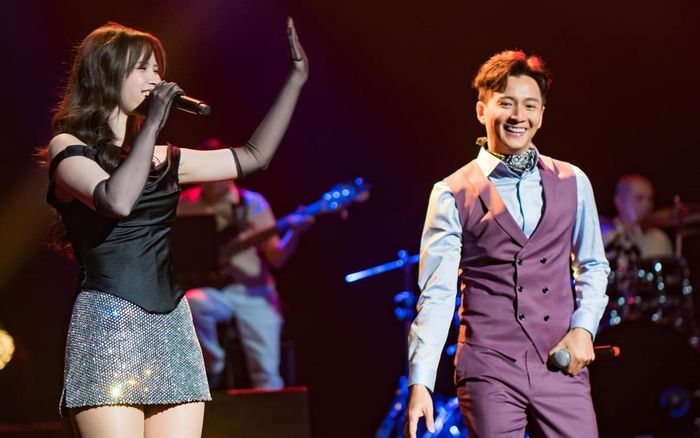Ngô Kiến Huy chạy show cùng Đông Nhi, được khán giả làm điều đặc biệt sau khi hát