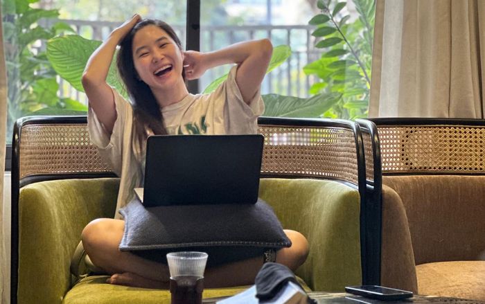 Hương Tràm khoe mặt mộc tươi tắn, tràn đầy sức sống