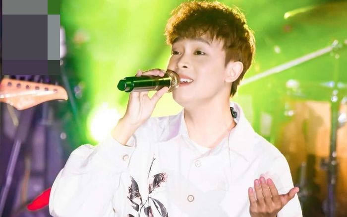 Hồ Văn Cường ngẫu hứng hát chay bài vọng cổ tặng khán giả trong đêm nhạc