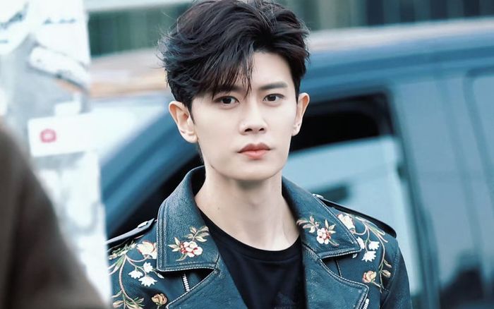 Nhan sắc Nhậm Gia Luân qua ống kính 'hung thần' tại tuần lễ thời trang