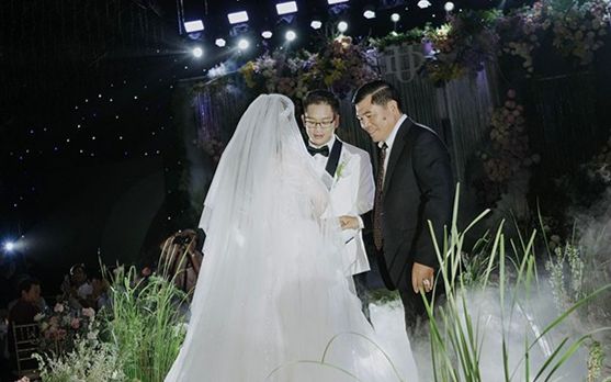 Đám cưới siêu khủng ở miền Tây: Cô dâu chú rể nhận quà cưới trị giá 120 tỷ đồng