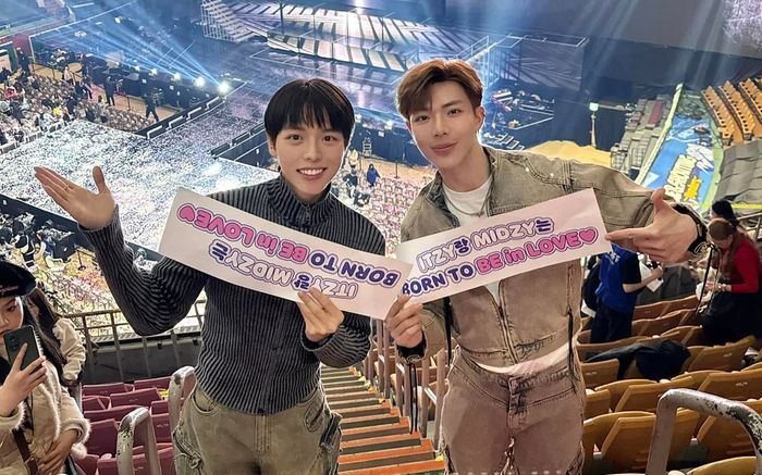 ERIK - Đức Phúc 'đánh lẻ' Hòa Minzy, sang nước ngoài gặp nhóm nhạc đình đám