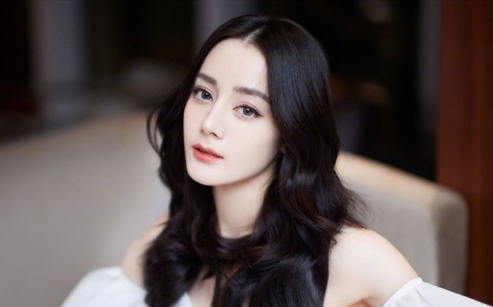 'Bạn trai' Địch Lệ Nhiệt Ba chính thức lộ diện, cả tài năng lẫn nhan sắc đều bỏ xa Dương Dương