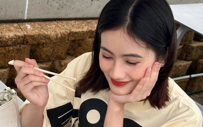 Hoa hậu Ý Nhi ăn uống sang trọng sau chuỗi ngày tiết kiệm tiền