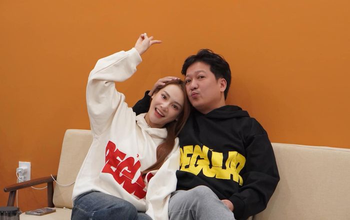 Nhã Phương cho Trường Giang 'lên sóng' giữa ồn ào tình cũ