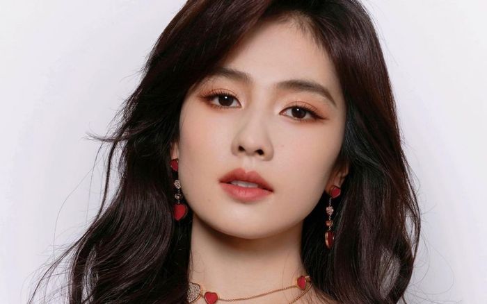 Ảnh chưa chỉnh sửa của Bạch Lộc gây sốc vì quá thiếu thẩm mỹ, 'nữ thần thế hệ mới' chỉ còn là danh xưng