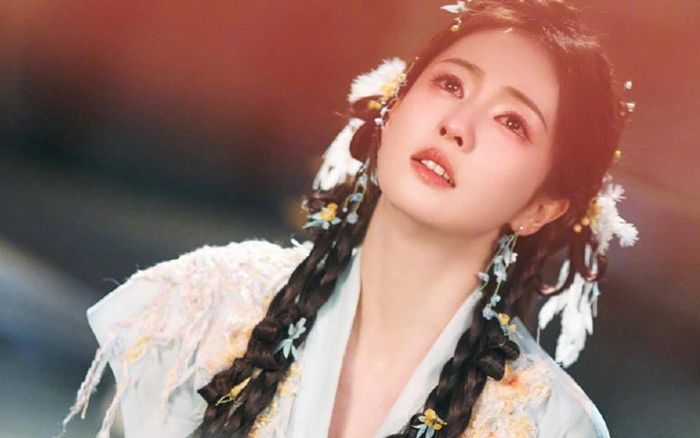 Không phải tạo hình lung linh, khoảnh khắc này của Bạch Lộc bất ngờ viral