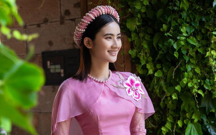 Hoa hậu Ý Nhi chạnh lòng vì đón Tết xa nhà