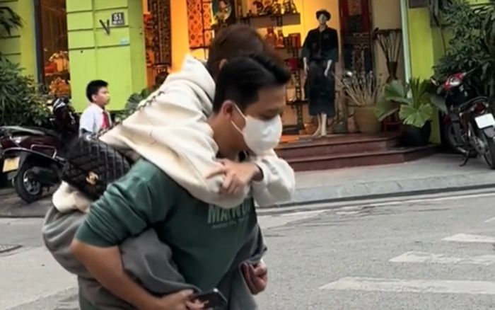 Hari Won bắt Trấn Thành tập thể dục giữa đường