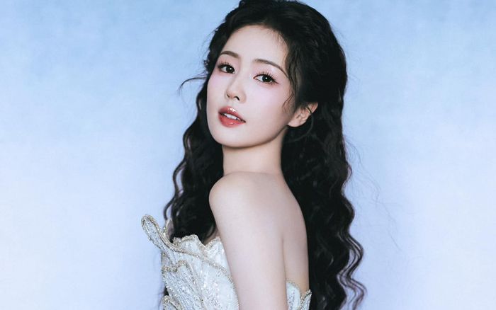 Ngó lơ Bạch Lộc, Vu Chính công khai khen ngợi 'nàng thơ' mới