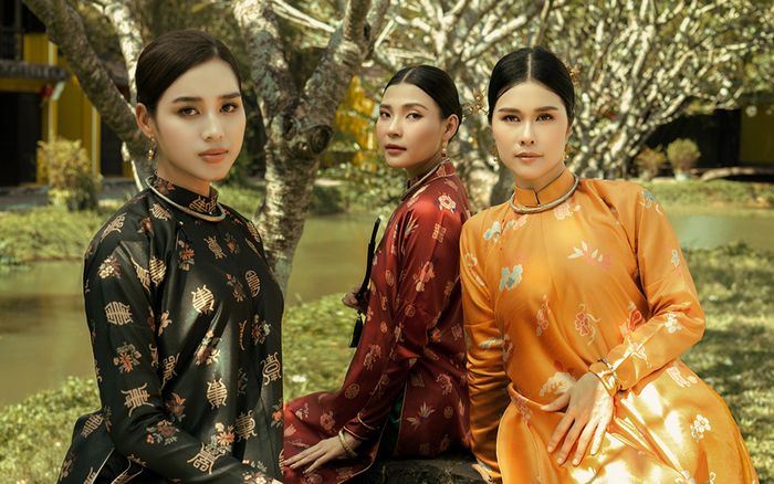 Hoa hậu Đỗ Thị Hà chụp ảnh cùng người cô thân thiết và diễn viên Thúy Diễm, nhan sắc 3 mỹ nhân gây chú ý