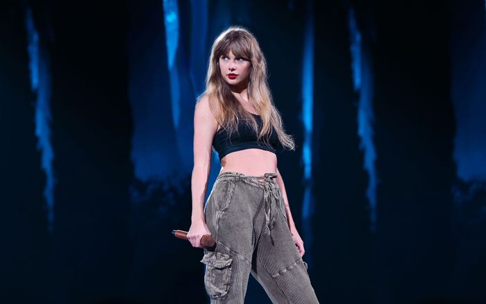 Lần 4 nhận giải Album của năm, Taylor Swift tạo nên lịch sử mới tại GRAMMY