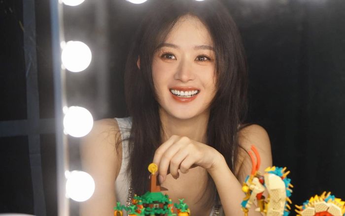 Triệu Lệ Dĩnh chính thức công khai con gái, nét đáng yêu giống hệt mẹ khiến dân tình tan chảy