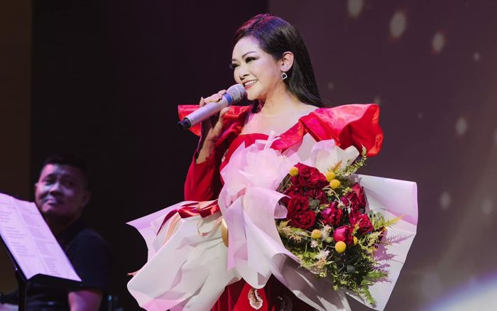 Đoạn 'văn mẫu' quen thuộc hơn chục năm của Như Quỳnh khi đứng trên sân khấu