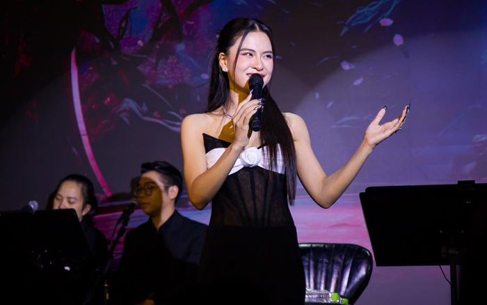 Khán giả yêu cầu cover 'Sau lời từ khước' trong đêm nhạc, Hà Nhi diễn tiểu phẩm trên sân khấu