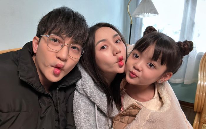 Quỳnh Kool khéo léo khoe đồ đôi cùng B Trần làm dấy lên tin đồn 'phim giả tình thật'