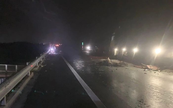 Tai nạn giao thông nghiêm trọng trên cao tốc Cam Lộ - La Sơn làm 9 người thương vong